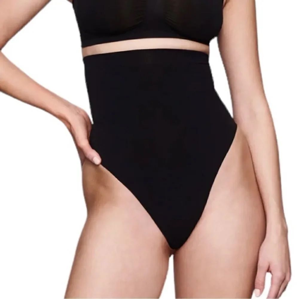 SKIMS Core Control High-Waisted Thong In Onyx Black  Seamless Shaping Shape Wear
